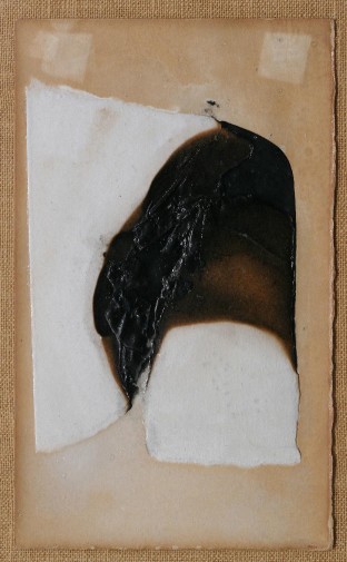 GAMC immagine opera Alberto Burri, Senza titolo, bruciature su carta incollata su iuta, cm.35,5x20,5;